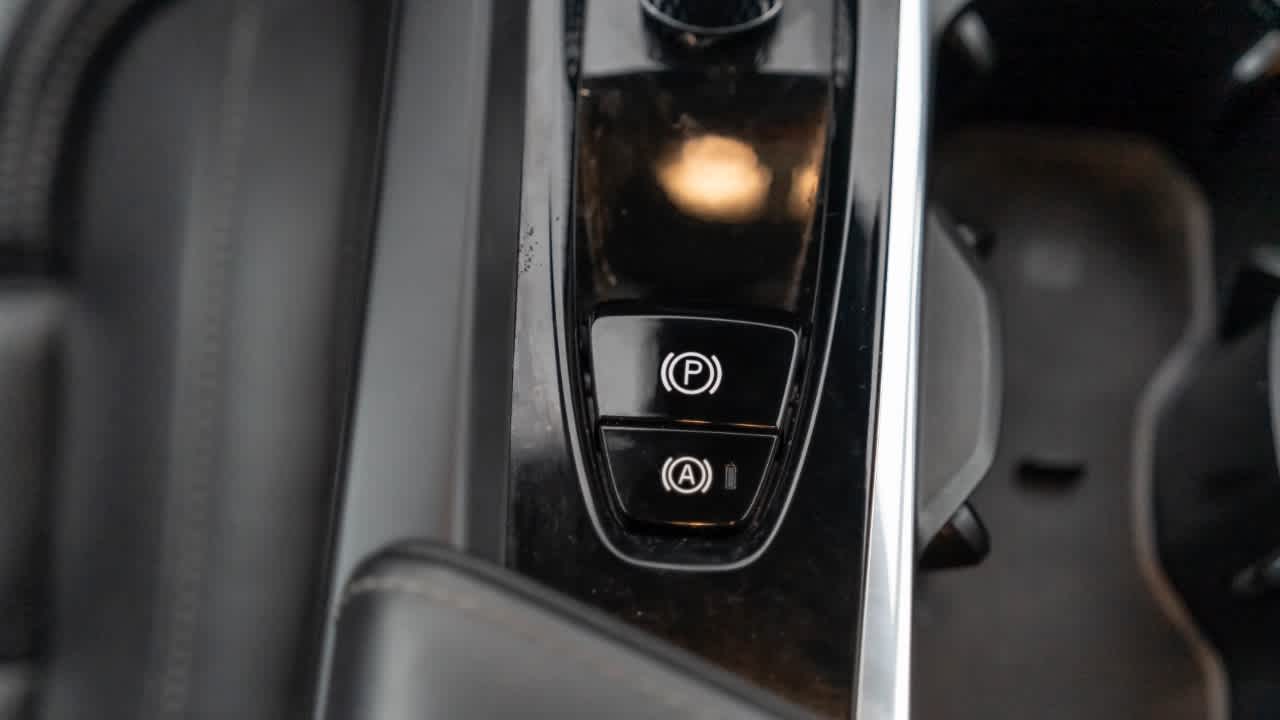 Thumbnail: 2022 Volvo XC60 - 40