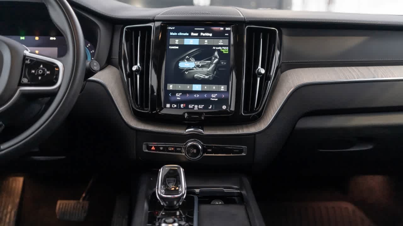 Thumbnail: 2022 Volvo XC60 - 45