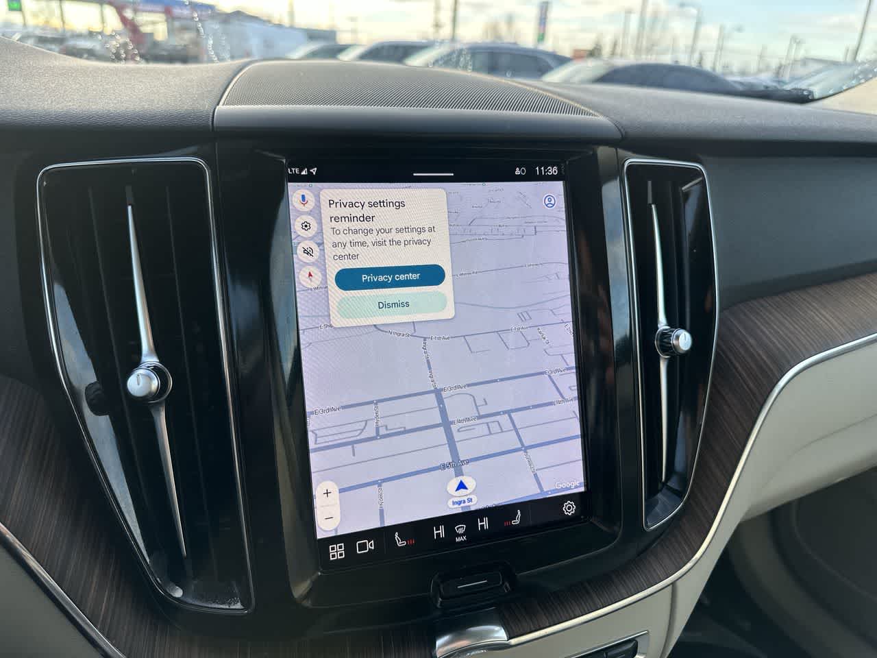 Thumbnail: 2022 Volvo XC60 - 11