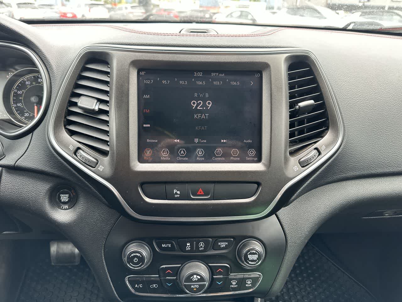 Thumbnail: 2019 Jeep Cherokee - 11