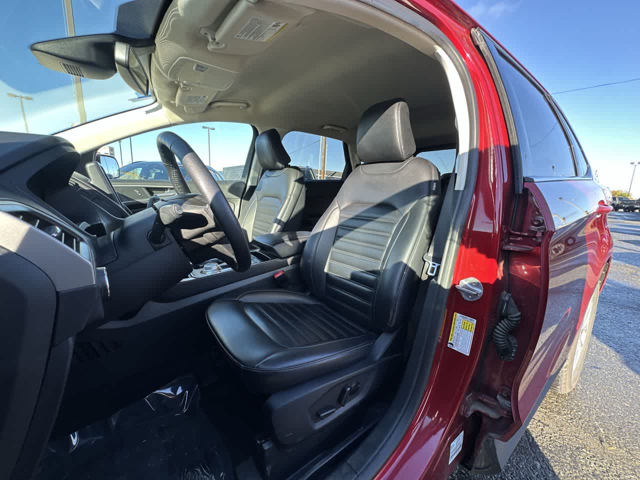 2024 Ford Edge SEL photo 2