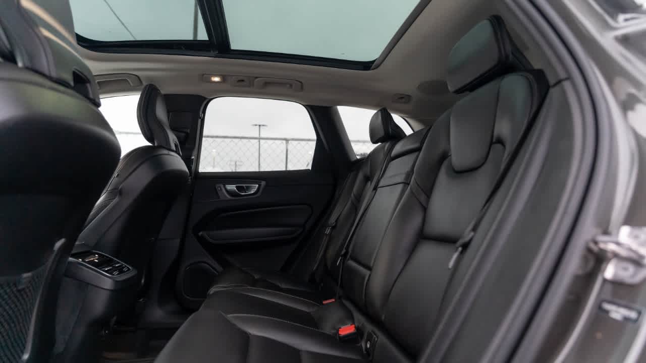 Thumbnail: 2022 Volvo XC60 - 13