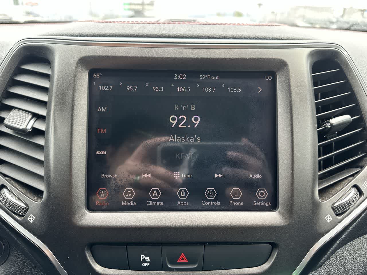 Thumbnail: 2019 Jeep Cherokee - 9