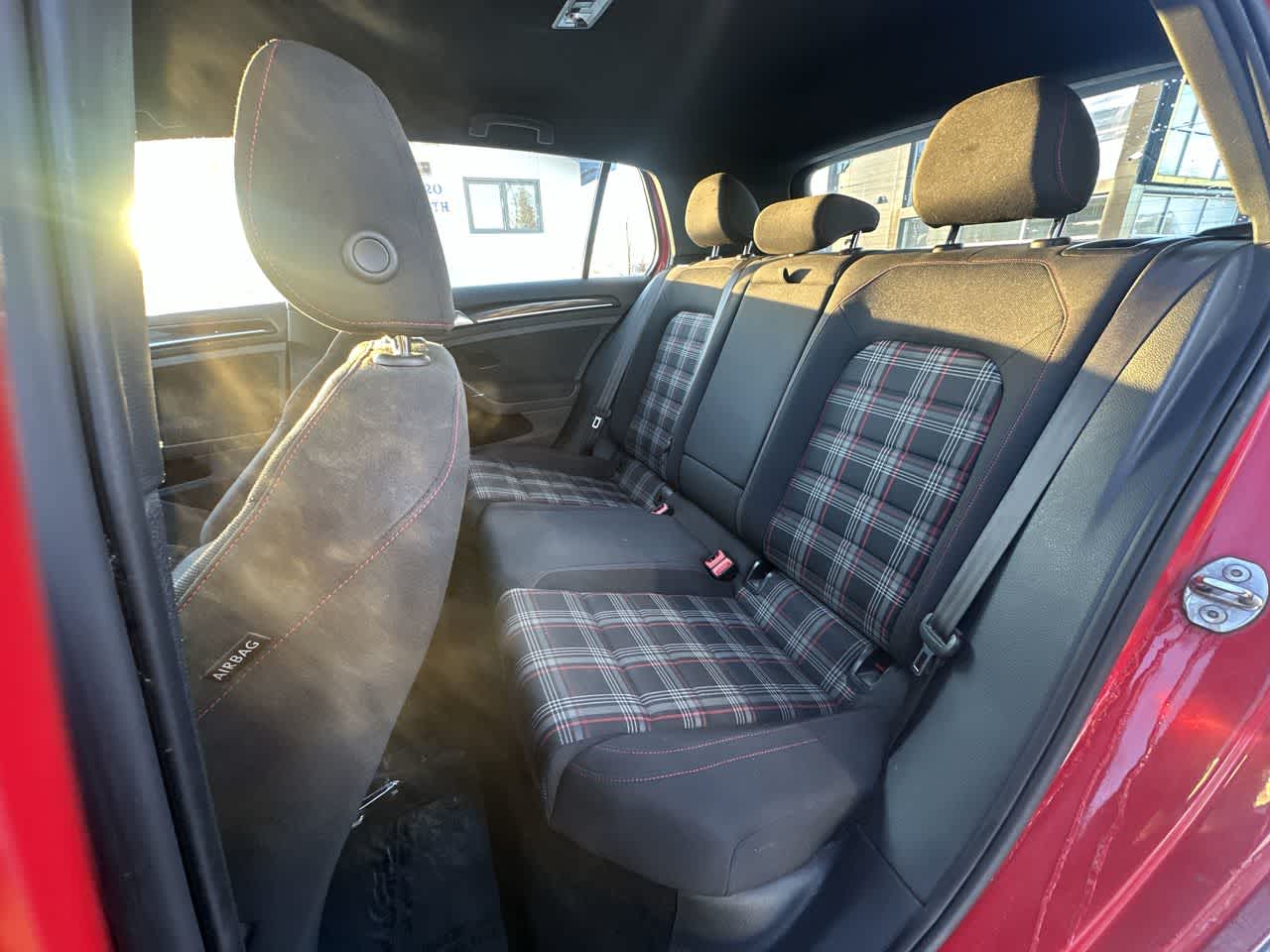 Thumbnail: 2017 Volkswagen Golf - 15