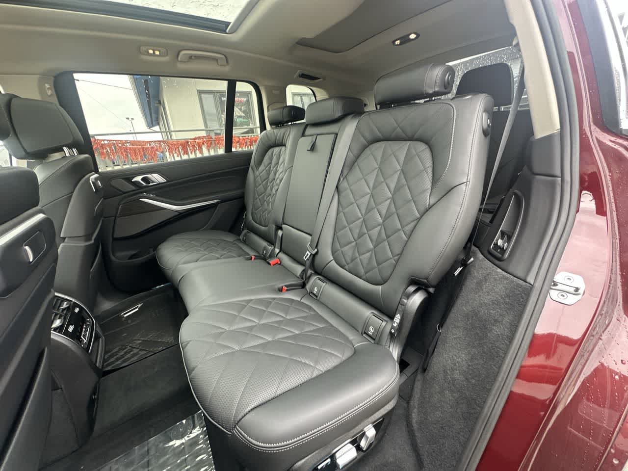Thumbnail: 2025 BMW X7 - 16