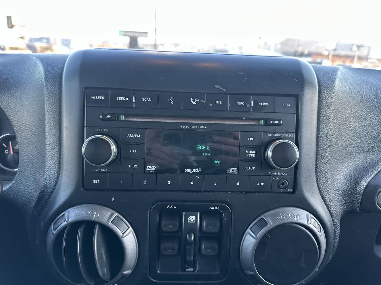 Thumbnail: 2016 Jeep Wrangler - 9