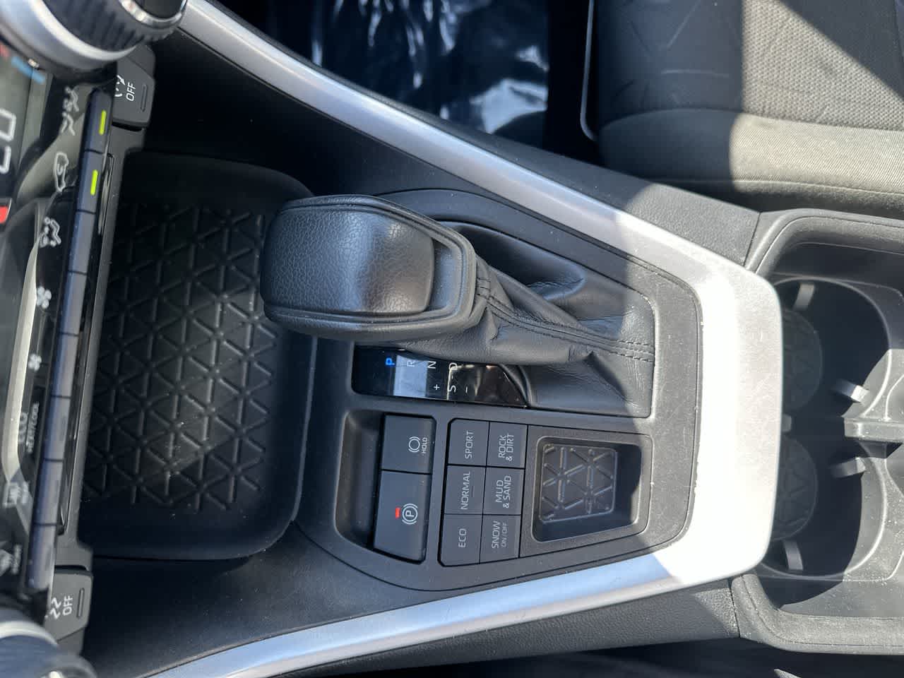 Thumbnail: 2022 Toyota RAV4 - 13