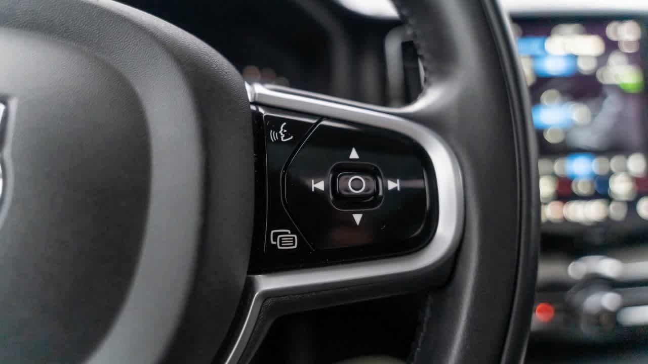 Thumbnail: 2022 Volvo XC60 - 22