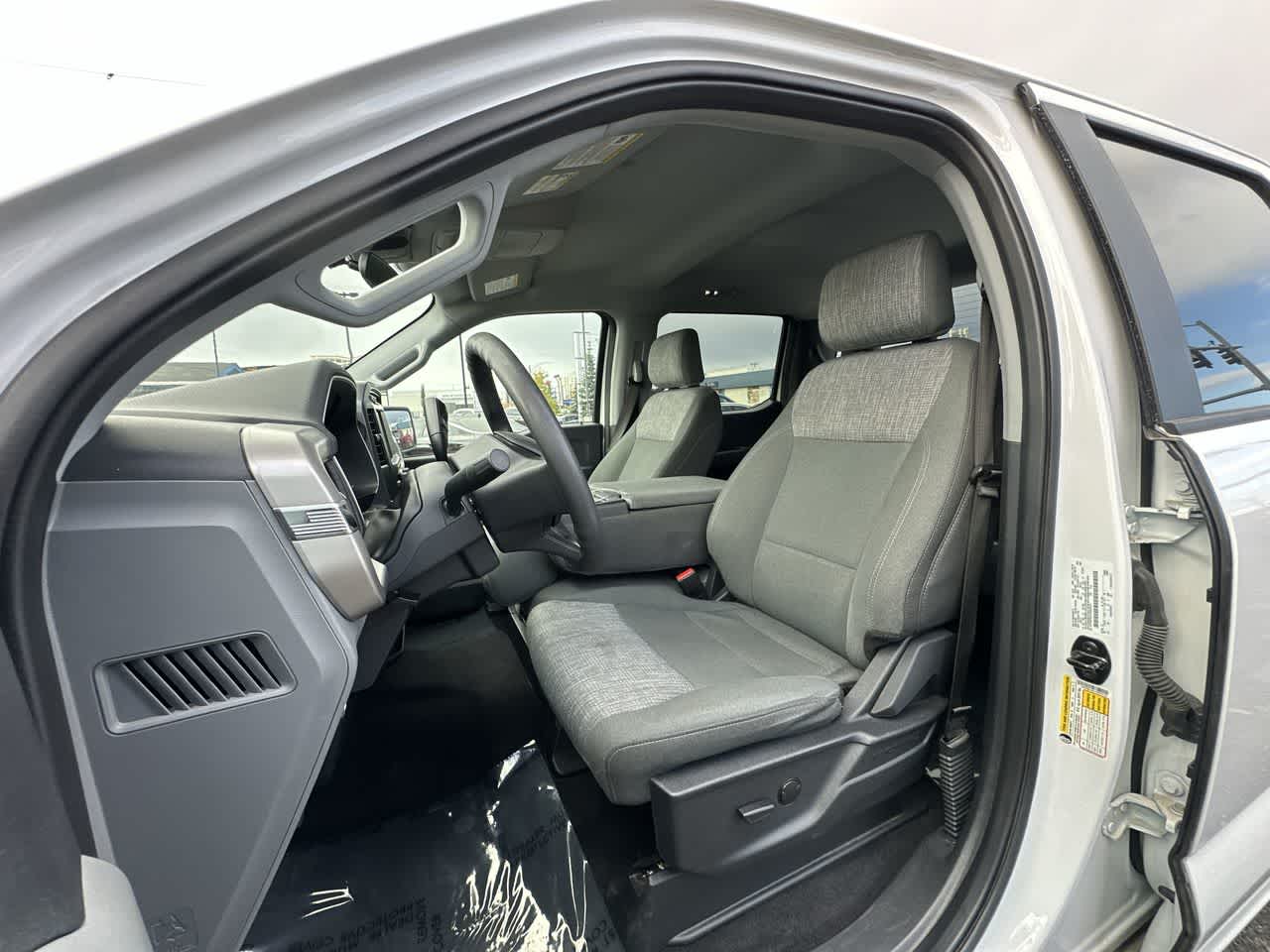 2023 Ford F-150 XLT photo 2