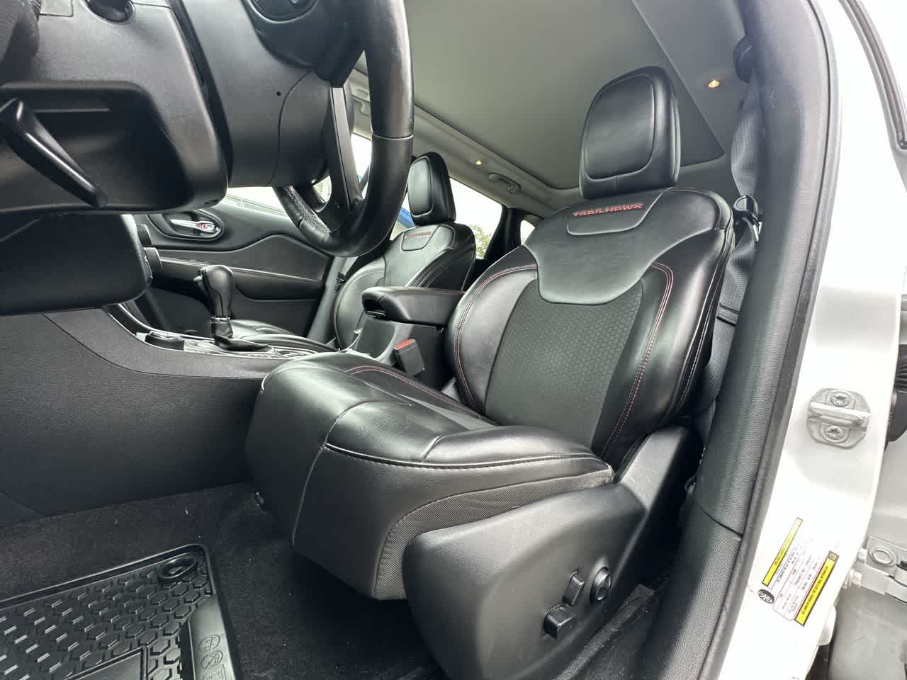 Thumbnail: 2019 Jeep Cherokee - 4