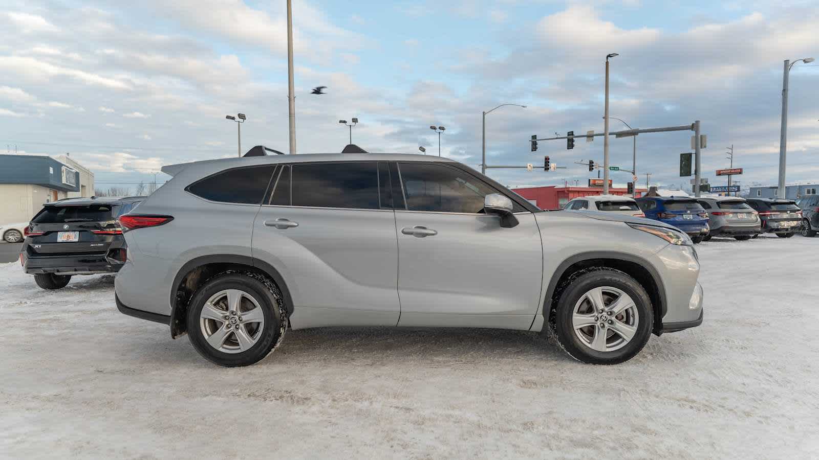 Thumbnail: 2022 Toyota Highlander - 12