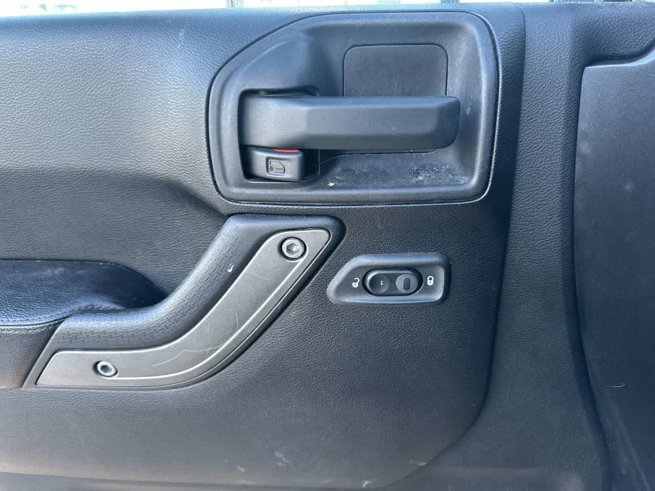 Thumbnail: 2016 Jeep Wrangler - 6