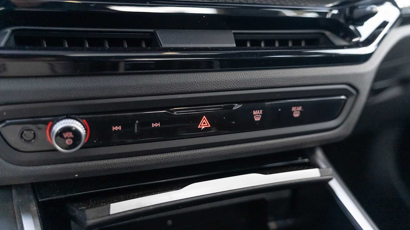 Thumbnail: 2025 BMW 3 Series - 50