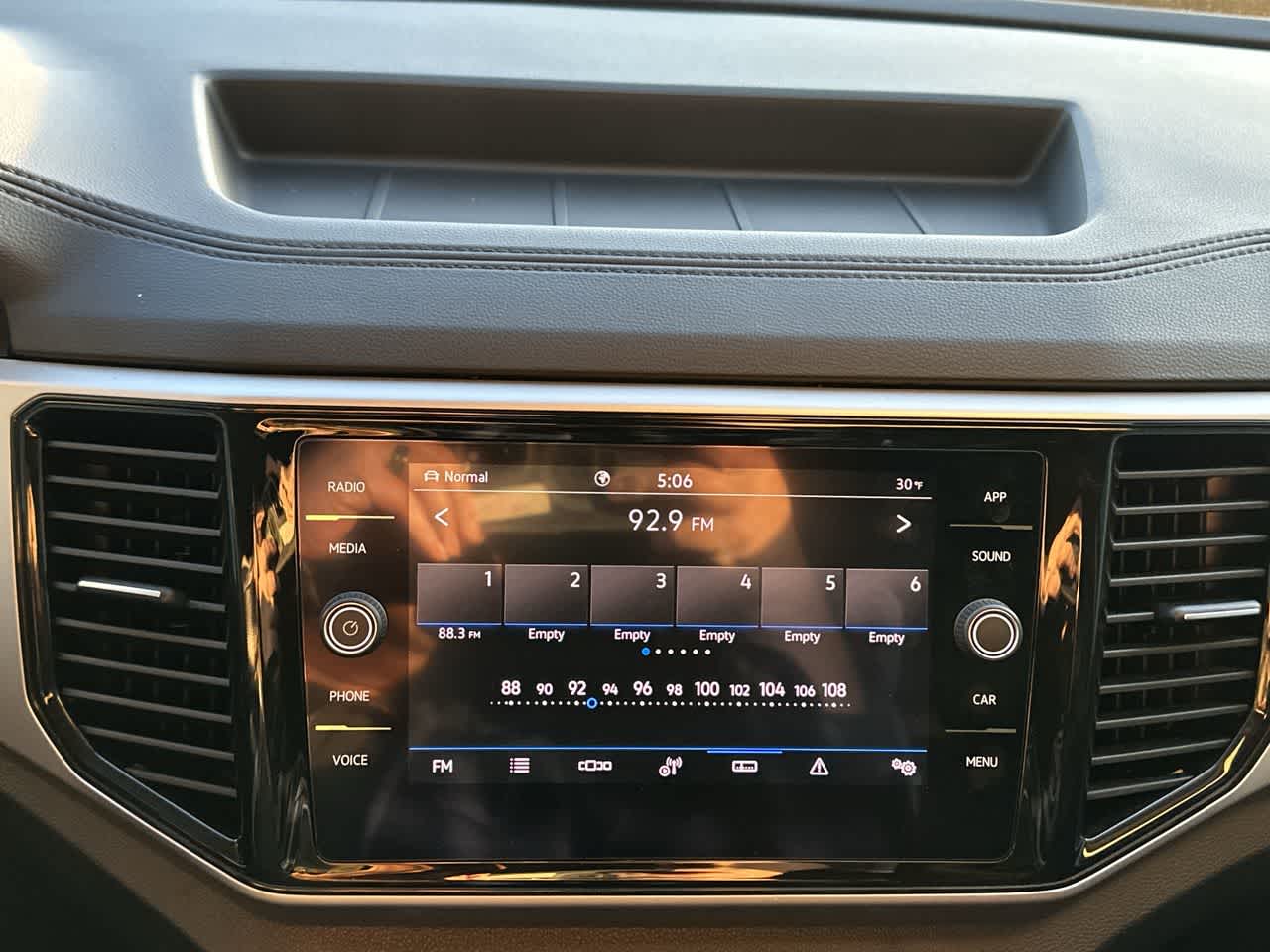 Thumbnail: 2022 Volkswagen Atlas - 9