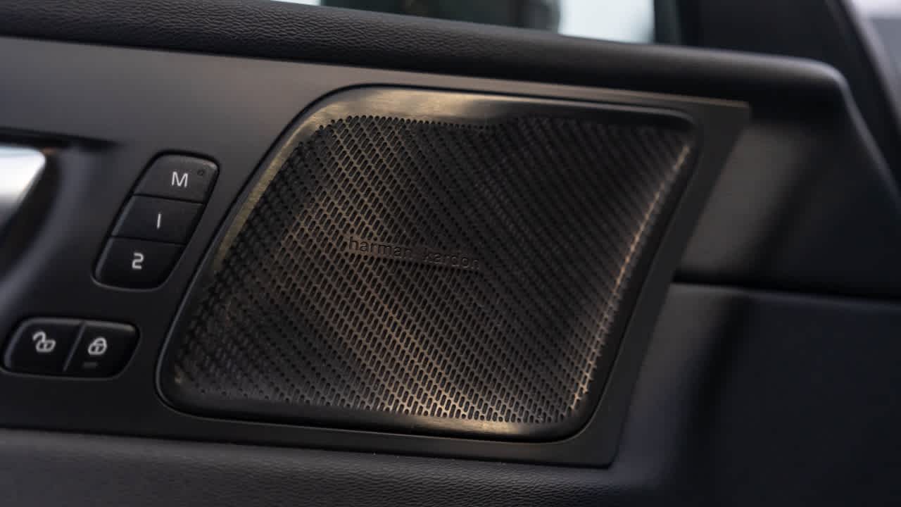 Thumbnail: 2022 Volvo XC60 - 34