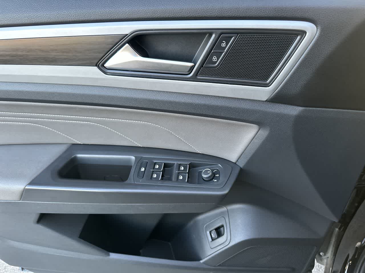 Thumbnail: 2022 Volkswagen Atlas - 6