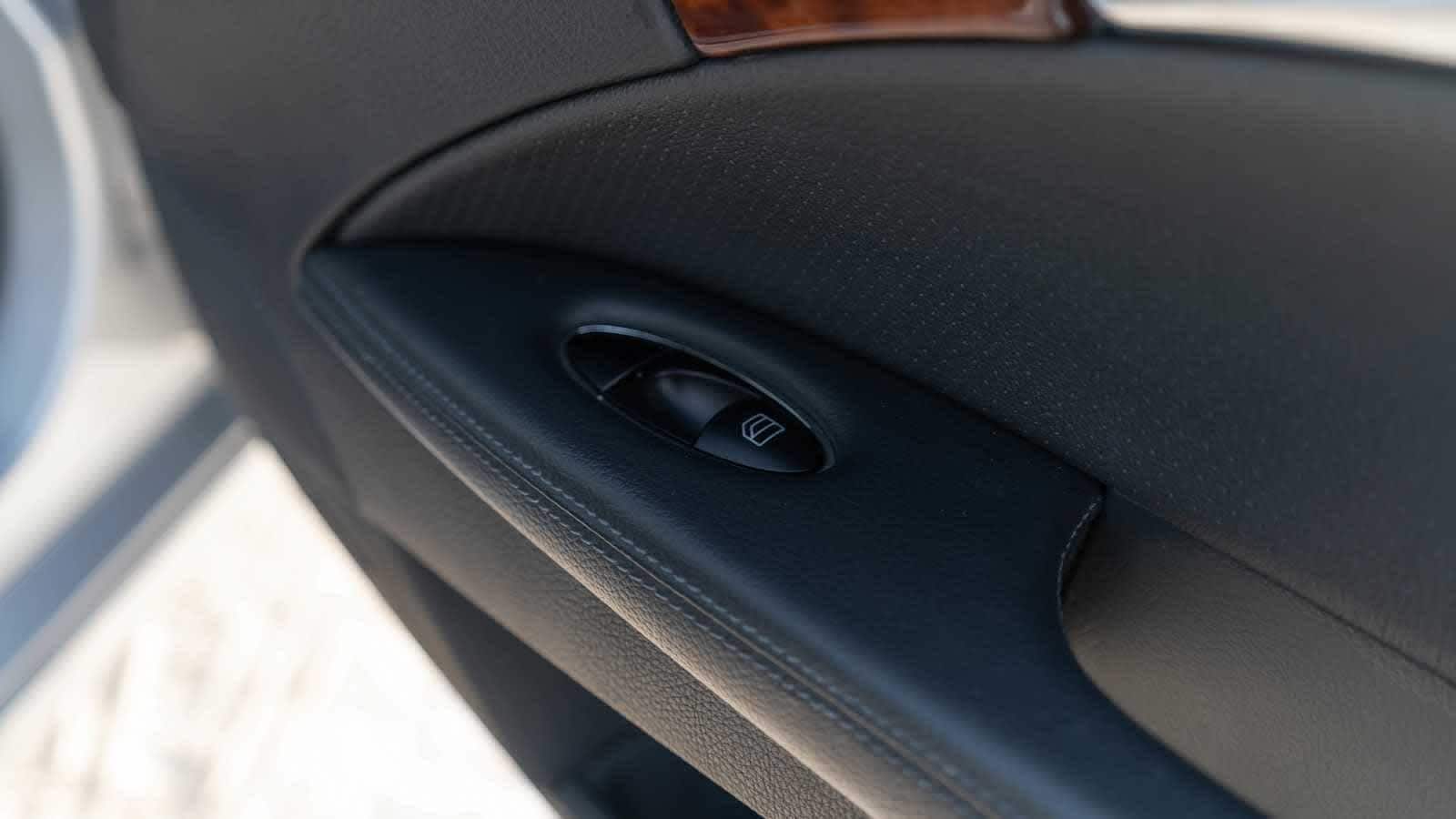 Thumbnail: 2004 Mercedes-Benz E-Class - 32