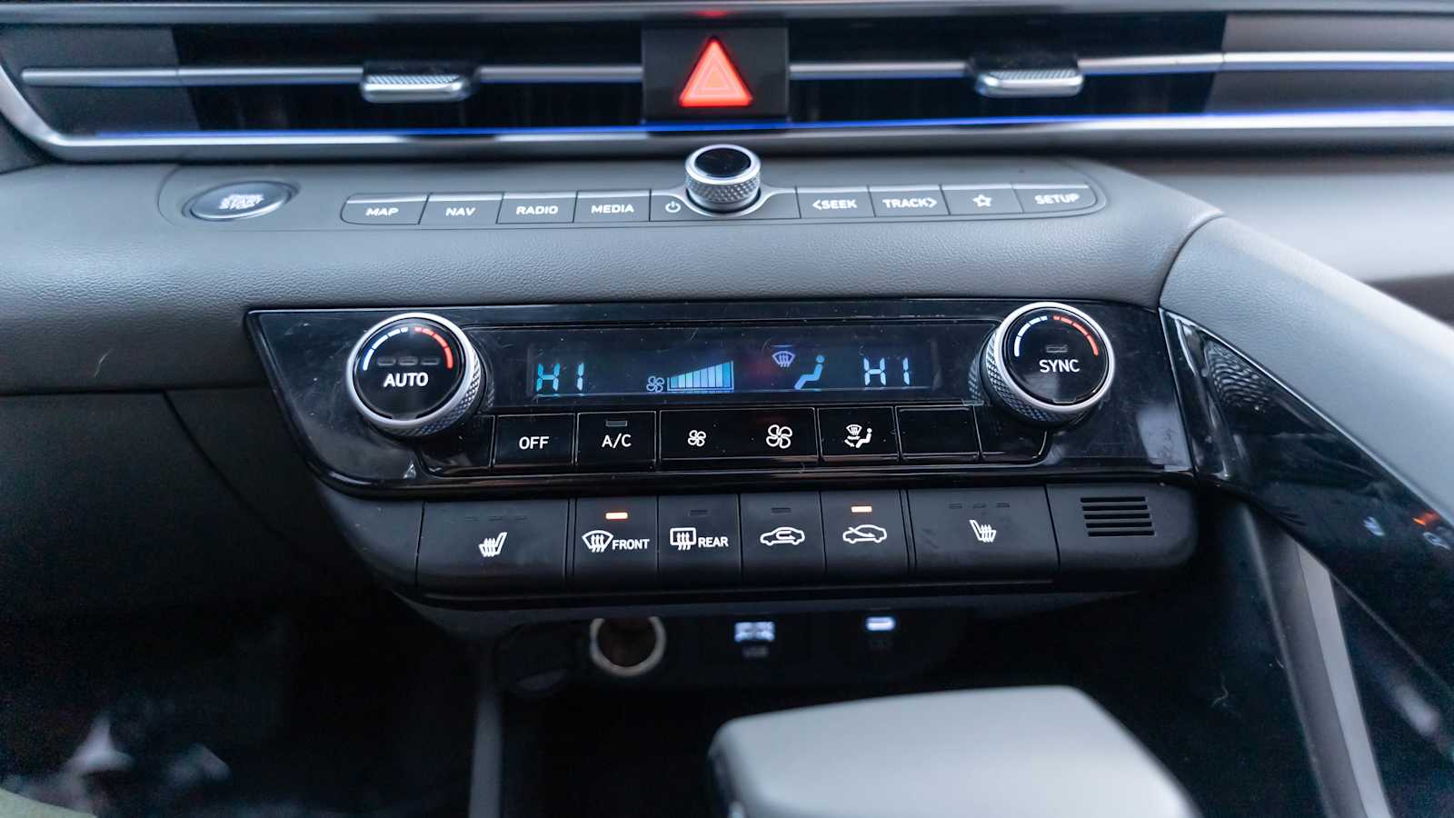 Thumbnail: 2024 Hyundai Elantra - 40