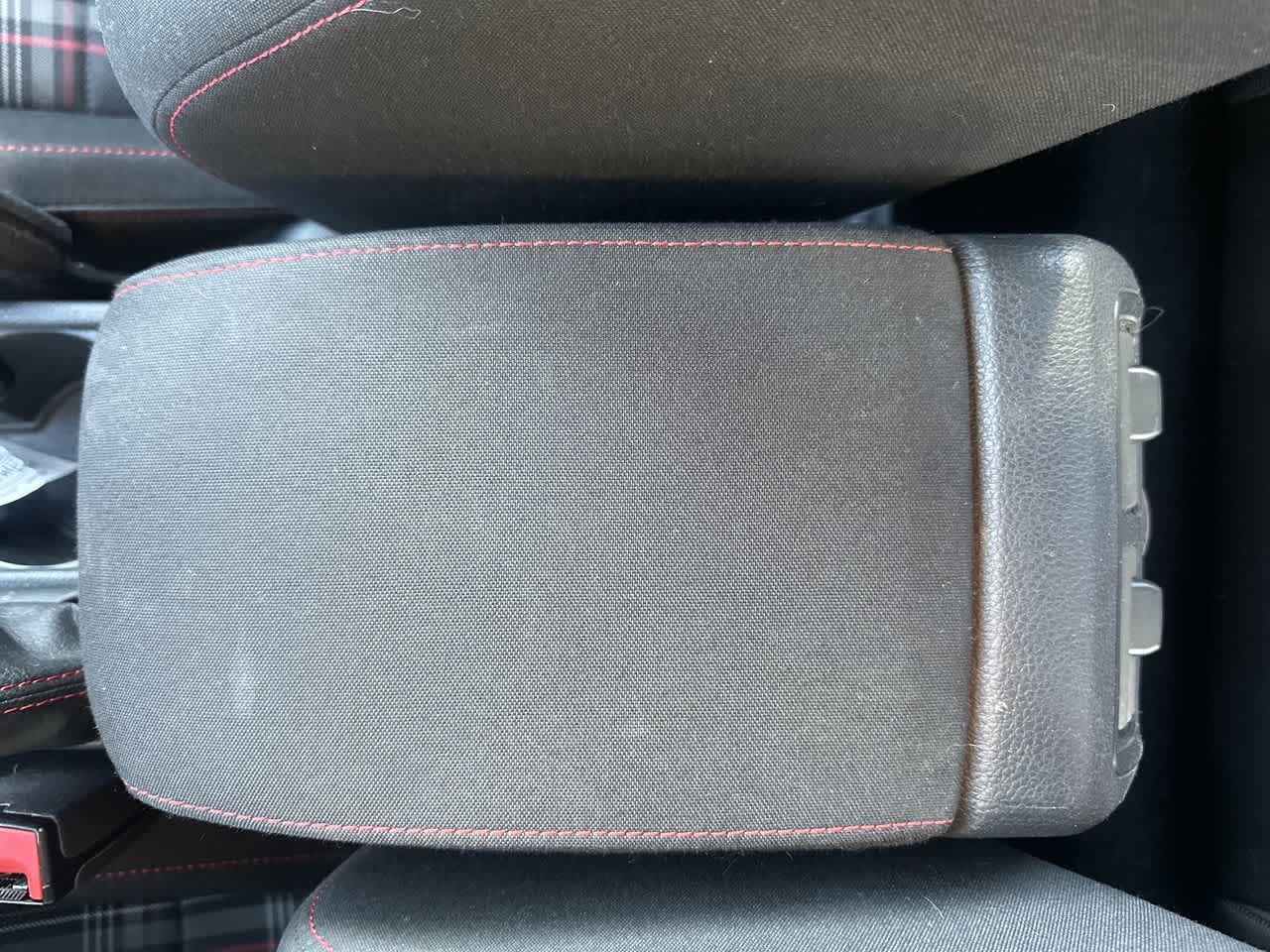 Thumbnail: 2017 Volkswagen Golf - 14