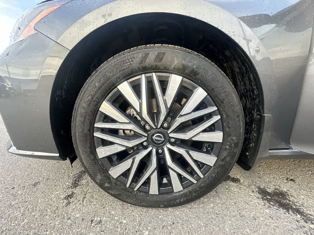 Used 2024 Nissan Altima 2.5 SV Sedan