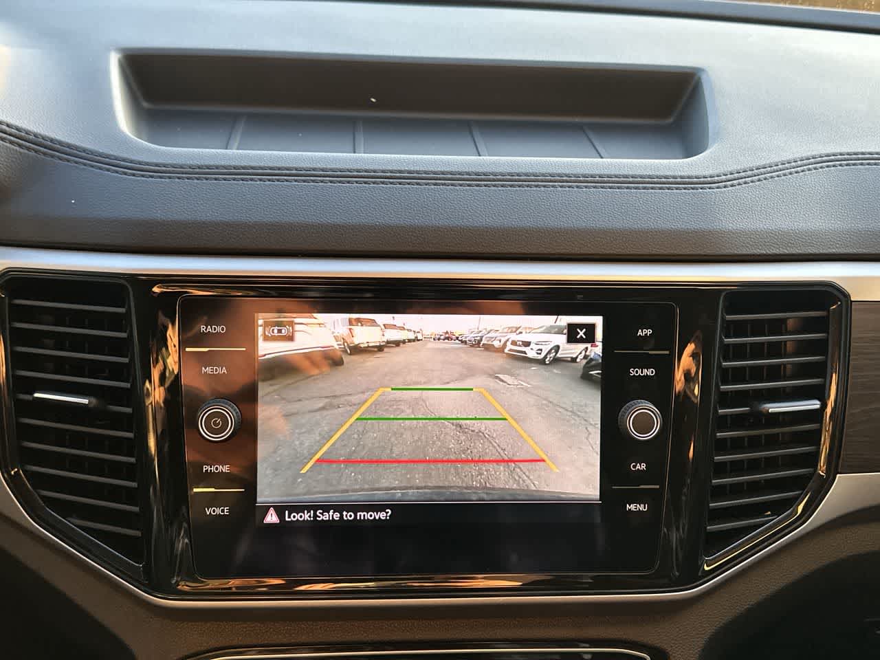 Thumbnail: 2022 Volkswagen Atlas - 10