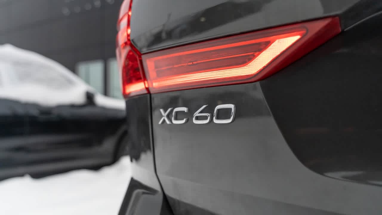 Thumbnail: 2022 Volvo XC60 - 18
