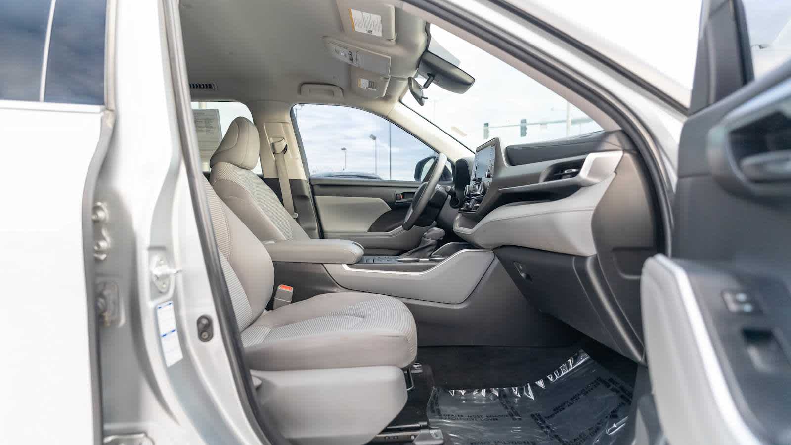 Thumbnail: 2022 Toyota Highlander - 19