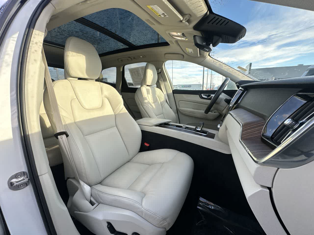 Thumbnail: 2022 Volvo XC60 - 19