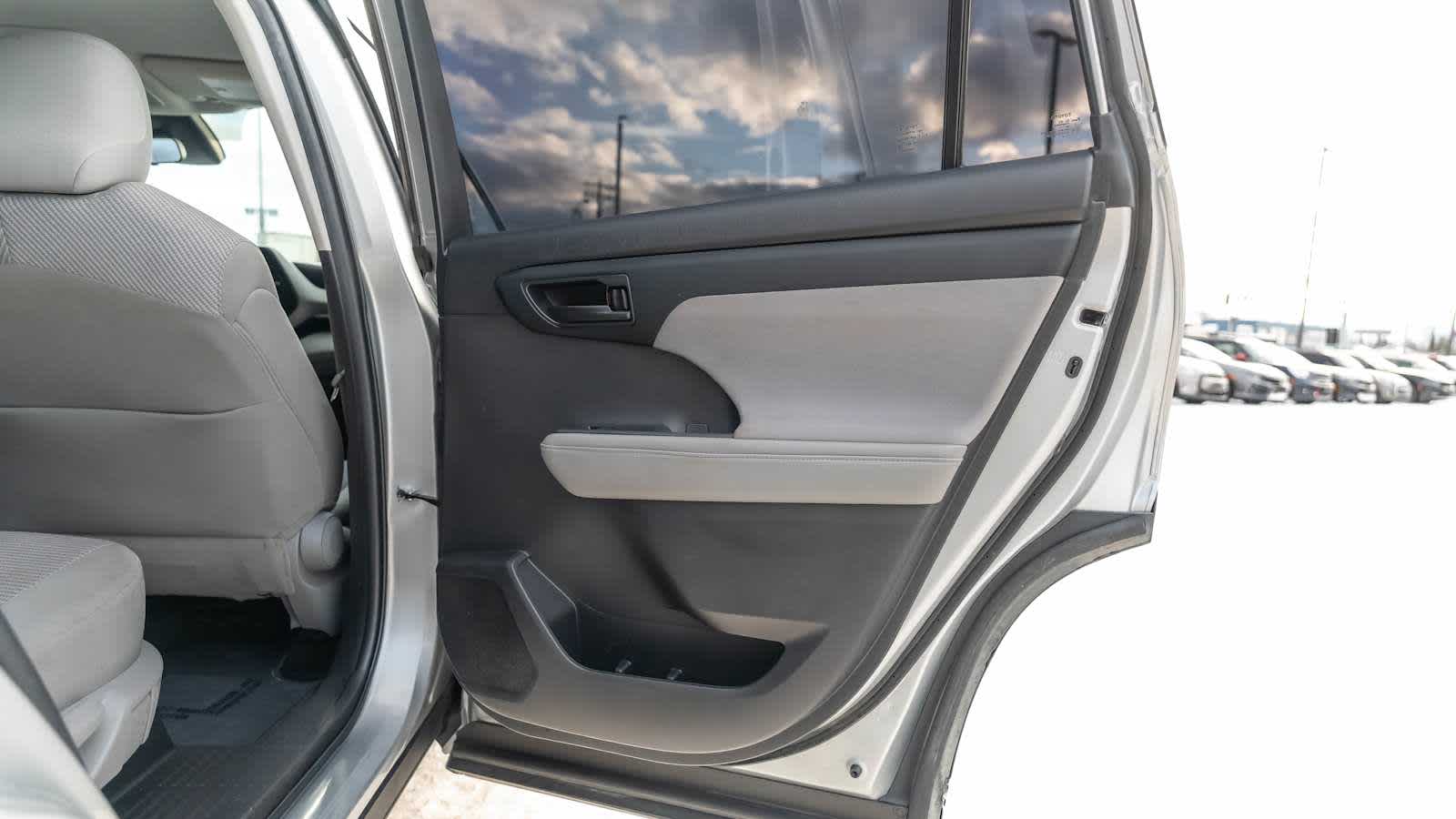 Thumbnail: 2022 Toyota Highlander - 25