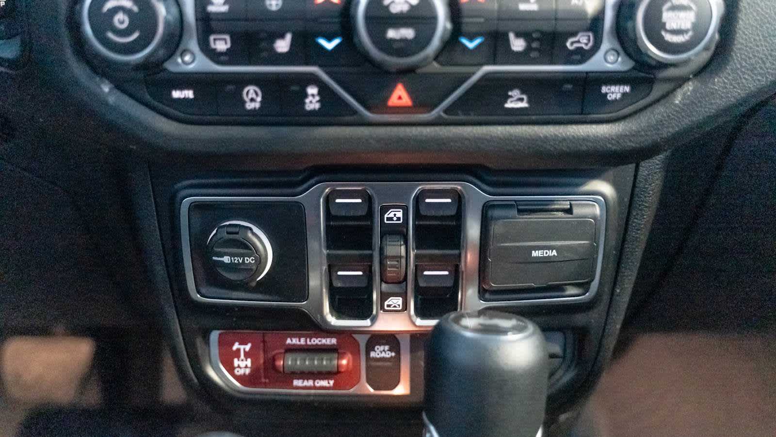 Thumbnail: 2024 Jeep Wrangler - 27