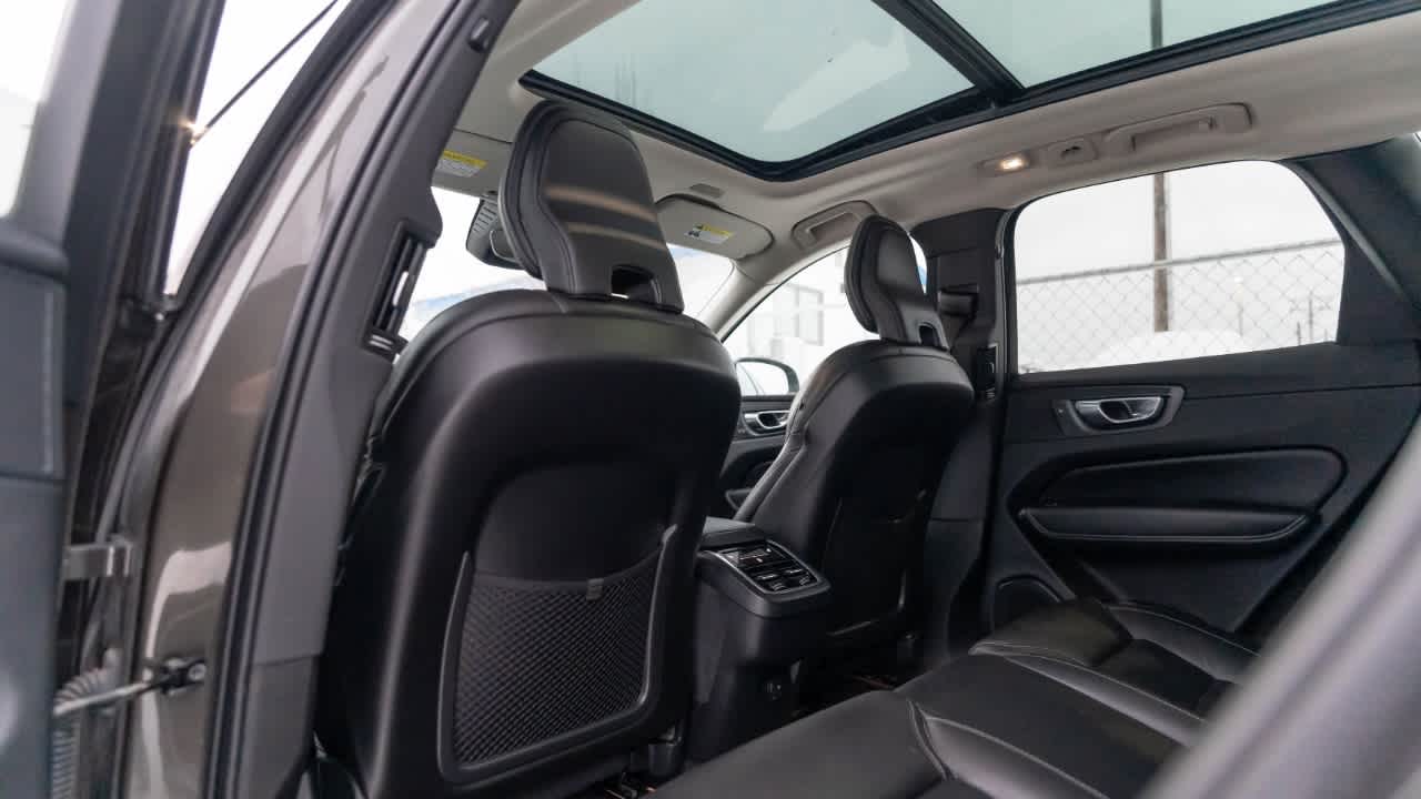 Thumbnail: 2022 Volvo XC60 - 14