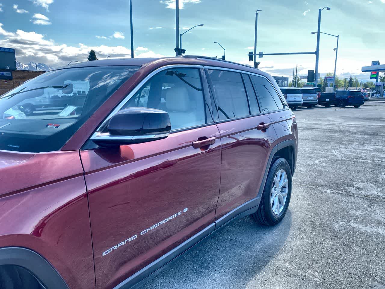 Thumbnail: 2024 Jeep Grand Cherokee - 8