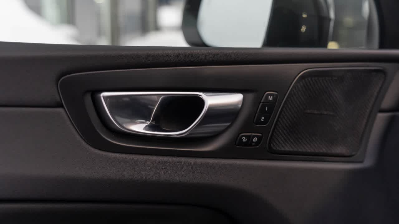 Thumbnail: 2022 Volvo XC60 - 36