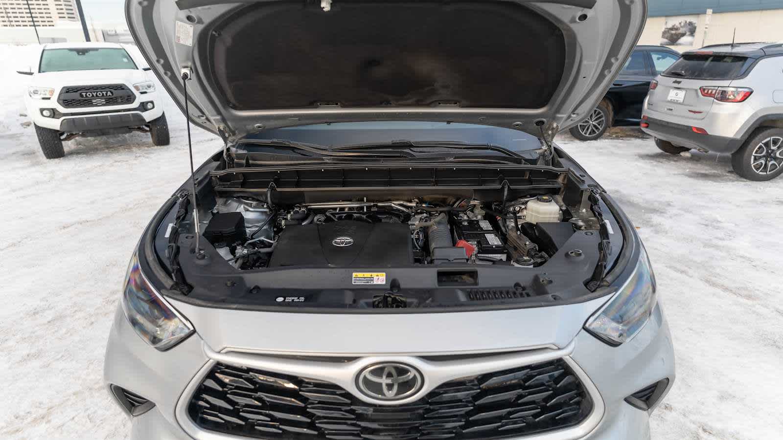 Thumbnail: 2022 Toyota Highlander - 16