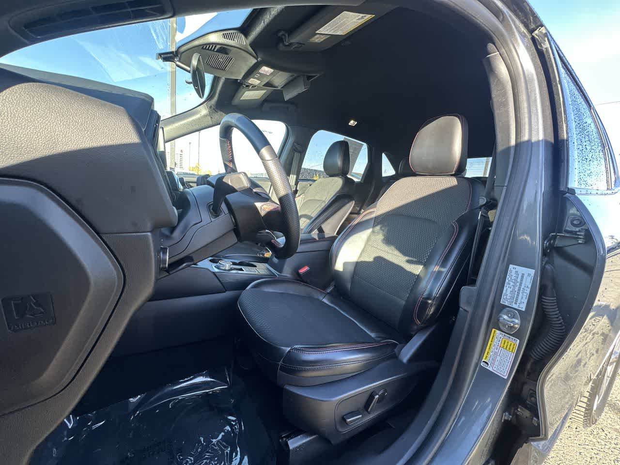 2023 Ford Escape ST-Line photo 2