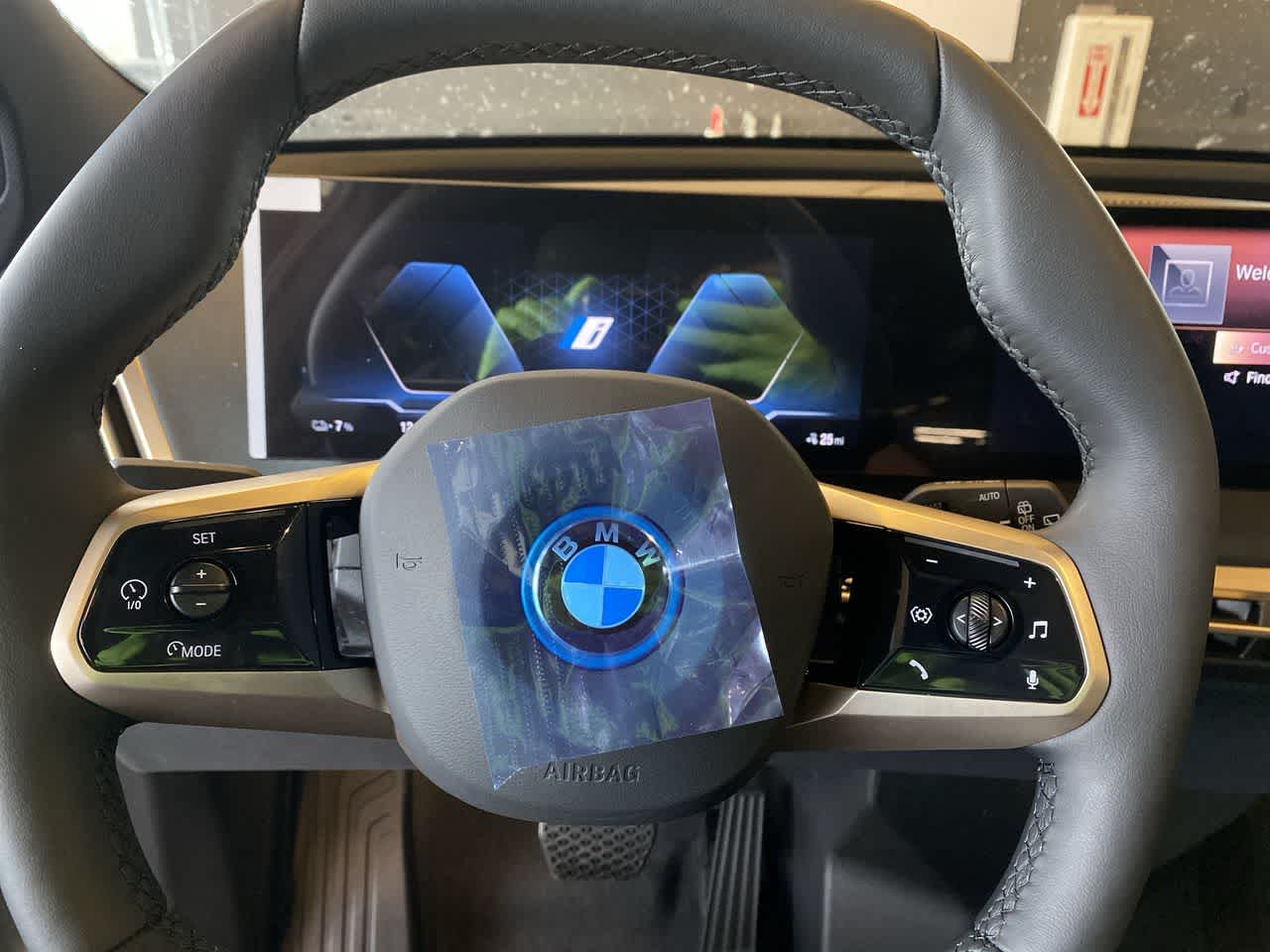 Thumbnail: 2023 BMW iX - 6