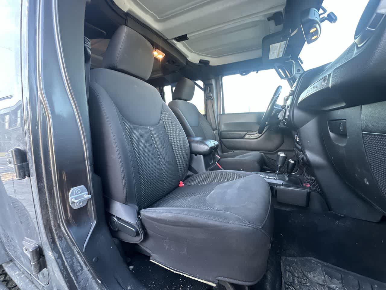 Thumbnail: 2016 Jeep Wrangler - 16