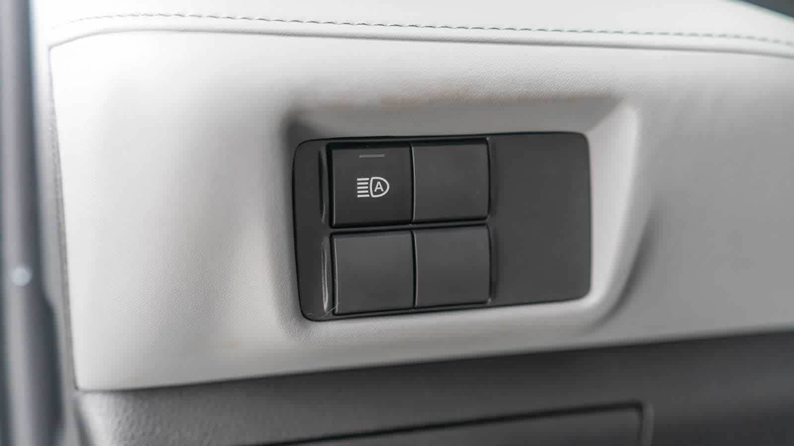 Thumbnail: 2022 Toyota Highlander - 49