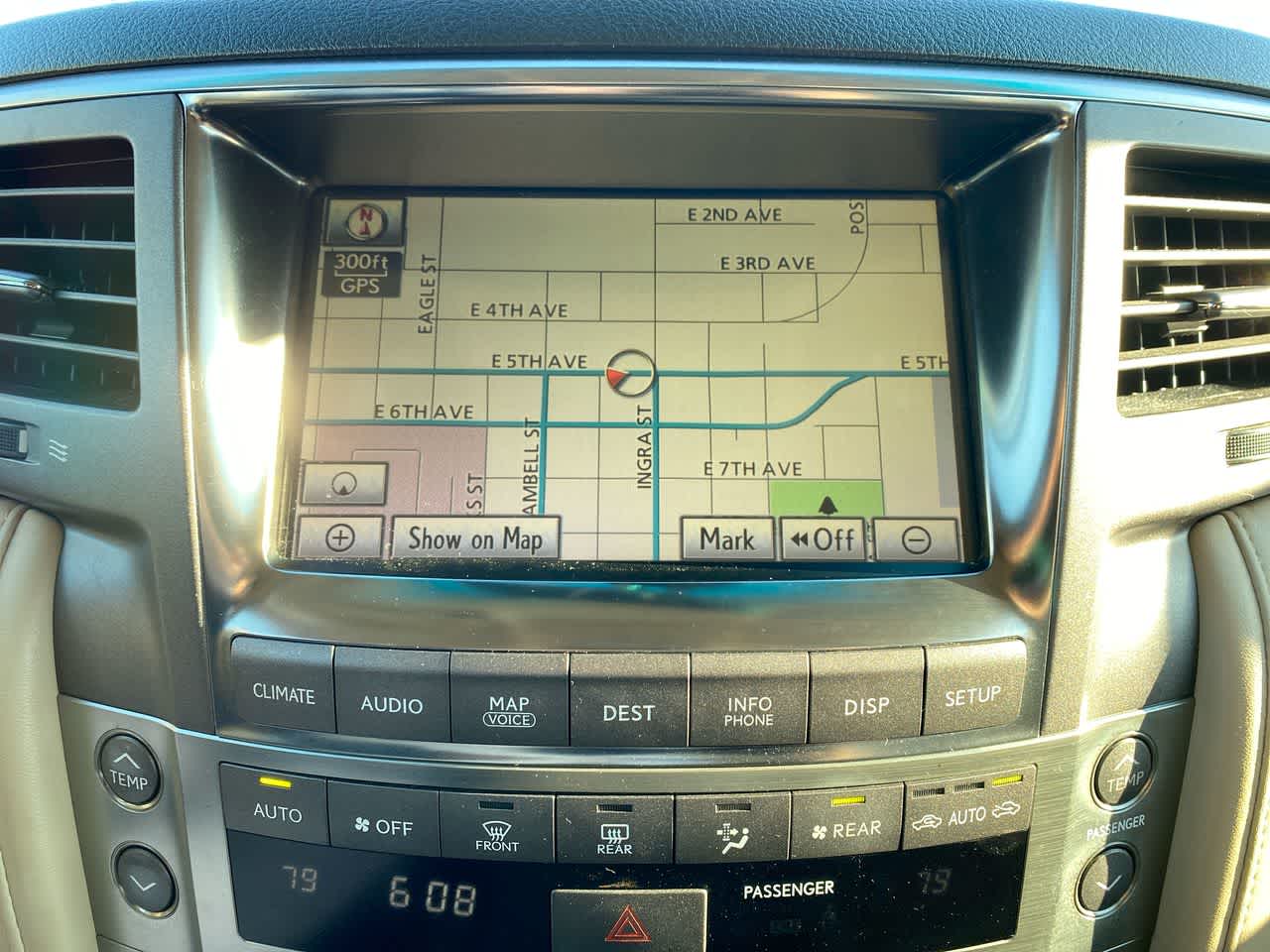 2010 Lexus LX 570 11