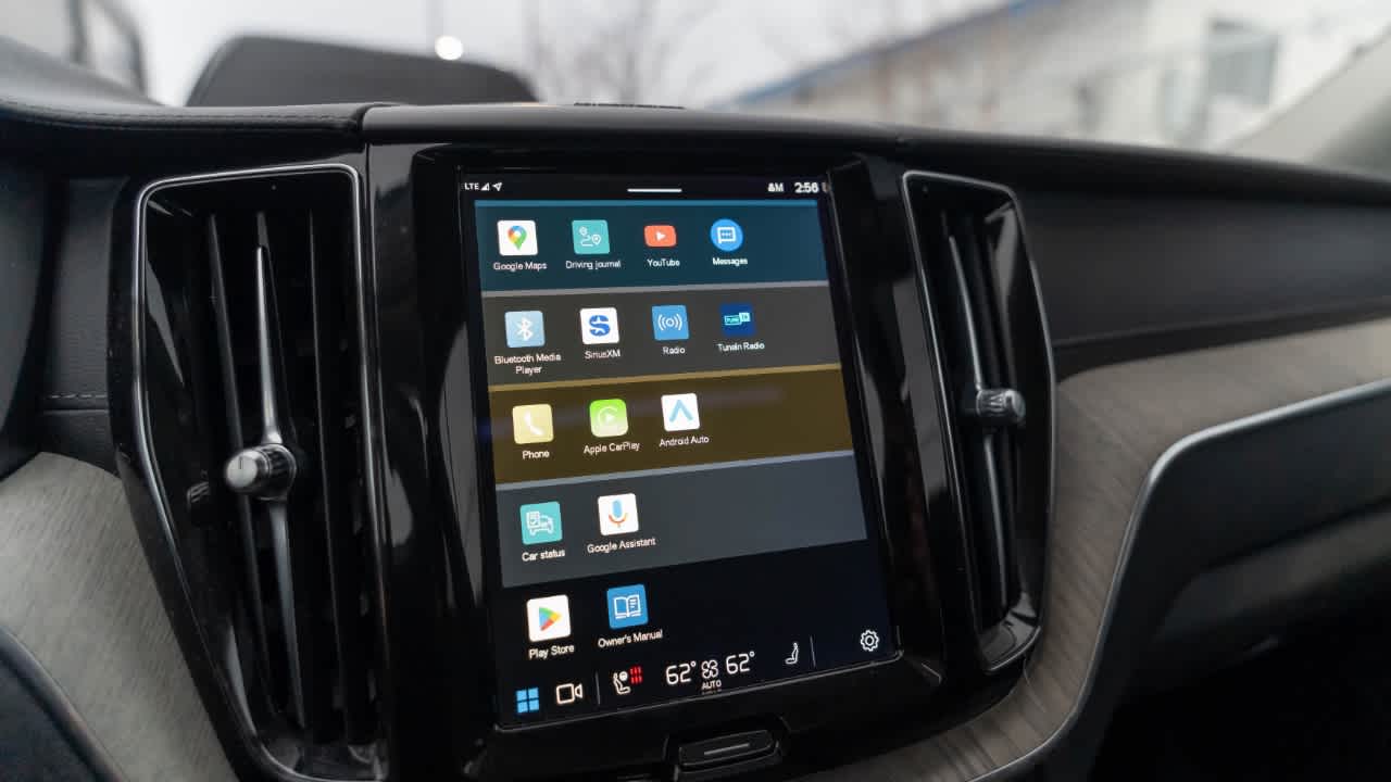 Thumbnail: 2022 Volvo XC60 - 24