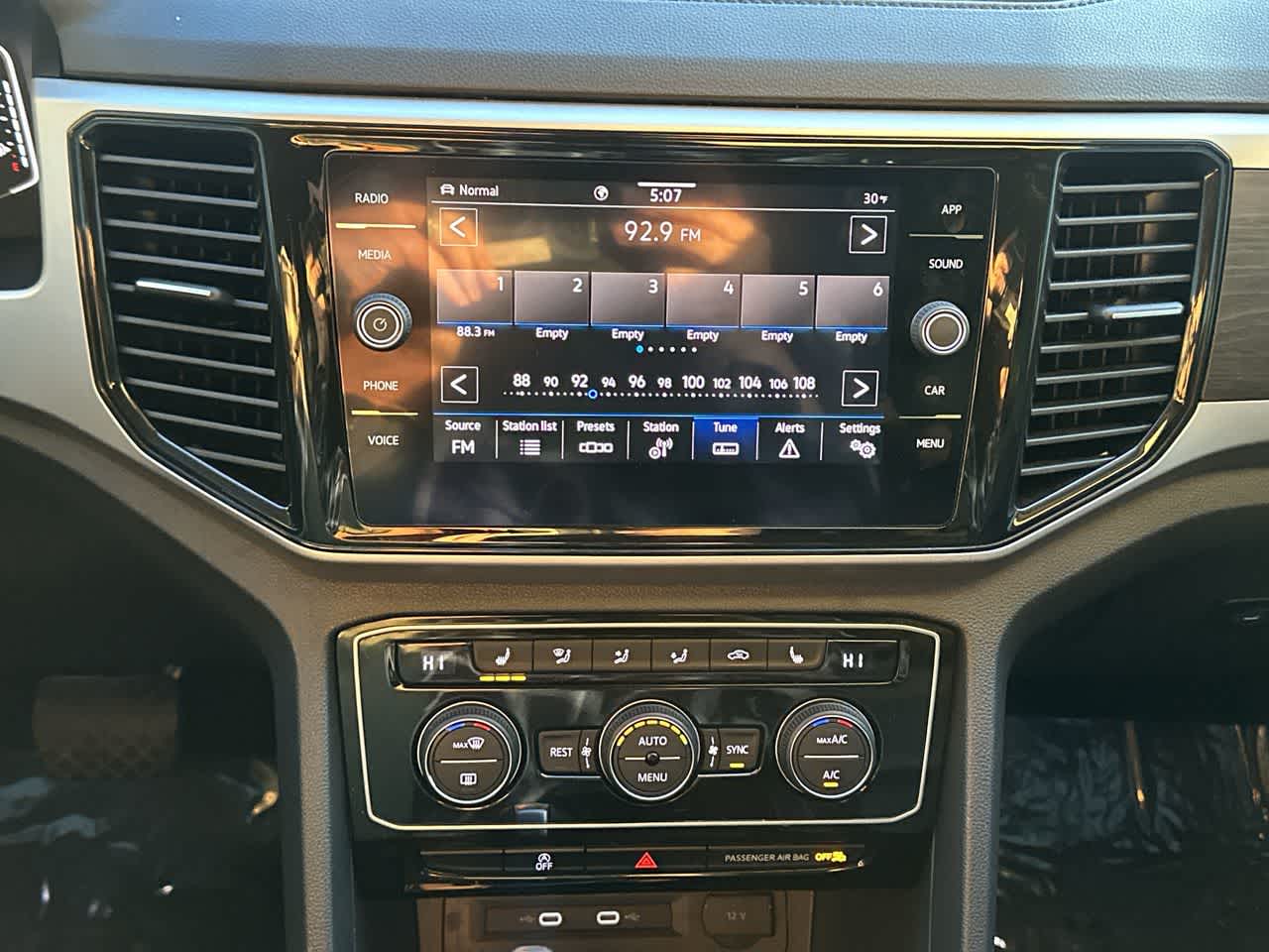 Thumbnail: 2022 Volkswagen Atlas - 11