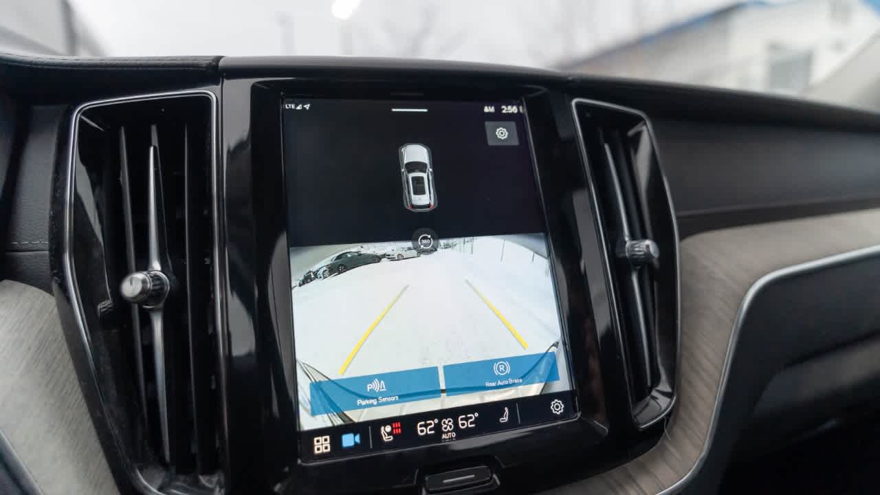 Thumbnail: 2022 Volvo XC60 - 25