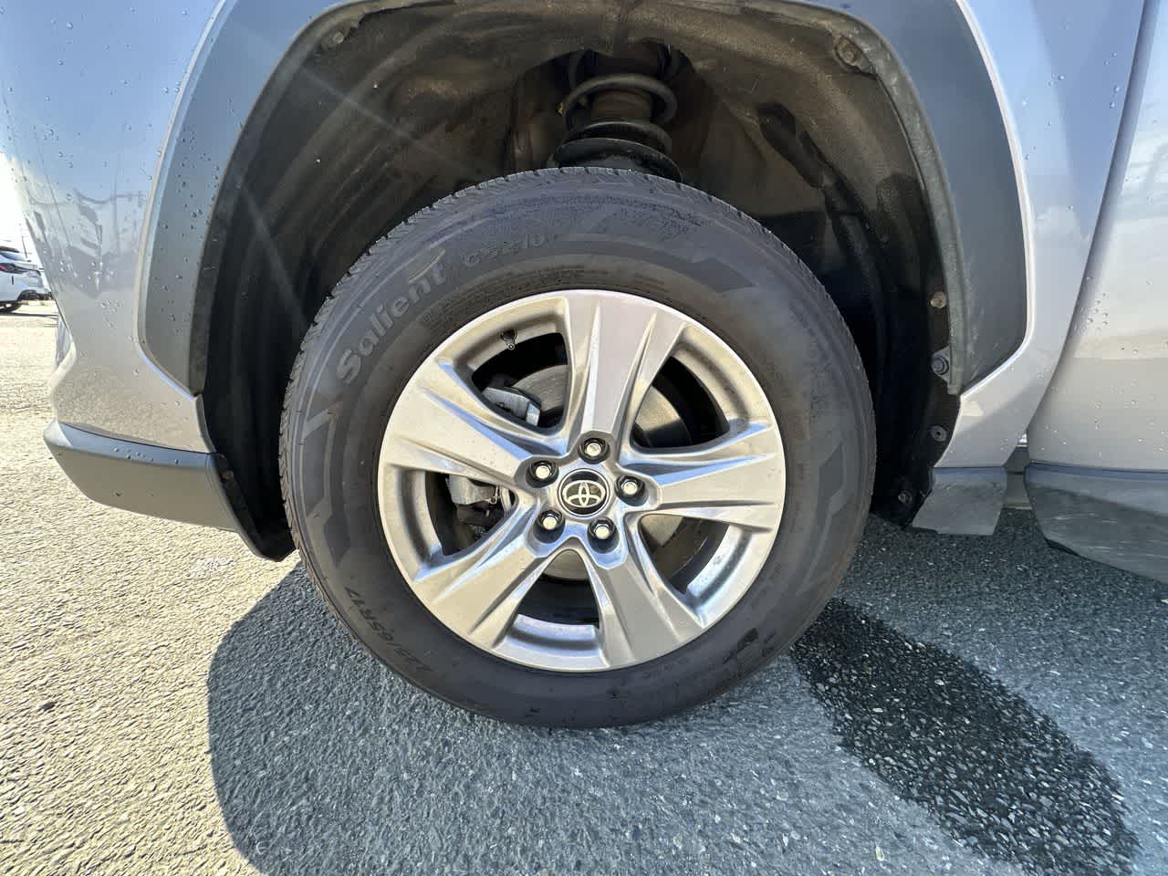 2022 Toyota RAV4 XLE photo 3