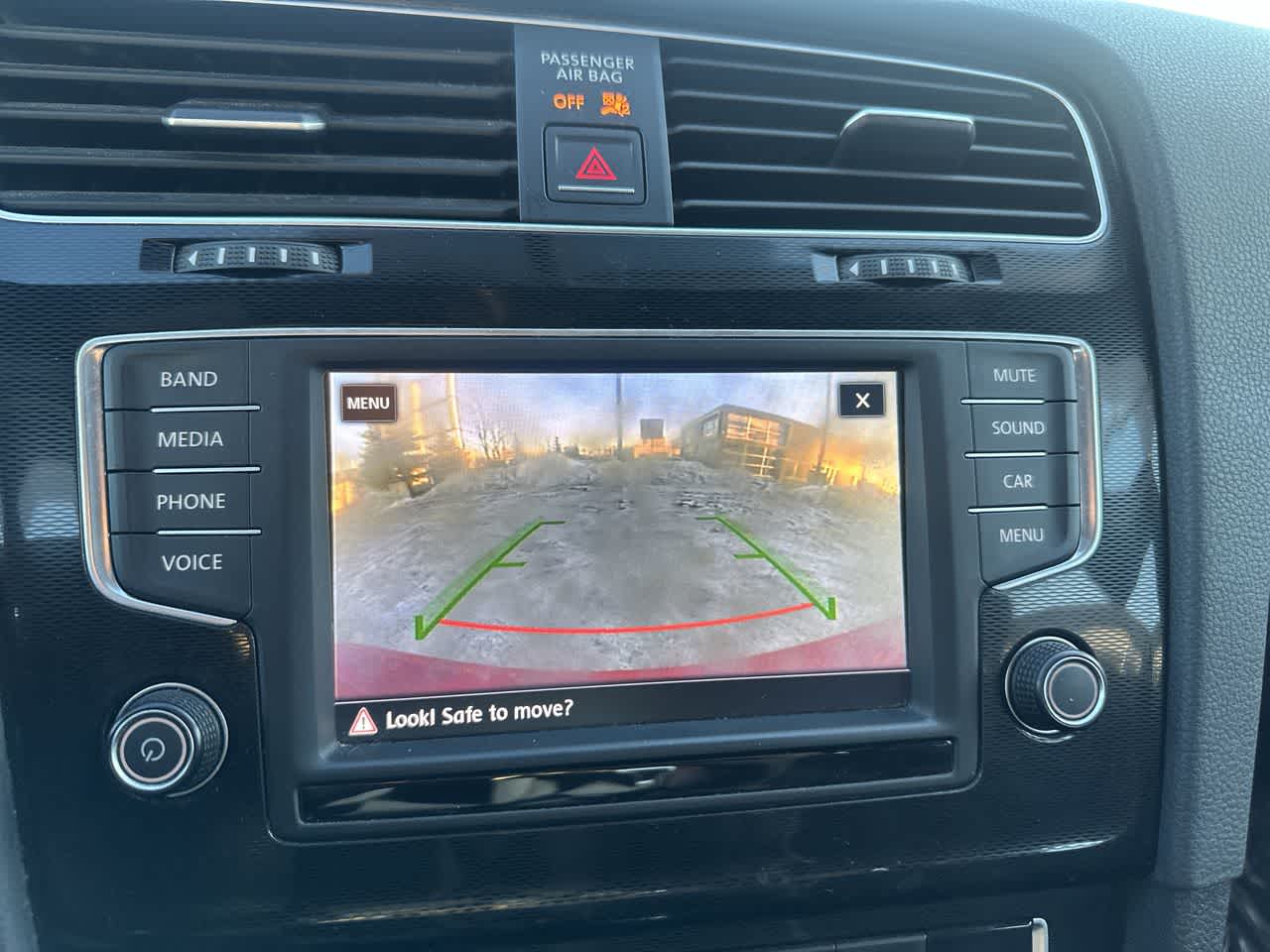 Thumbnail: 2017 Volkswagen Golf - 10