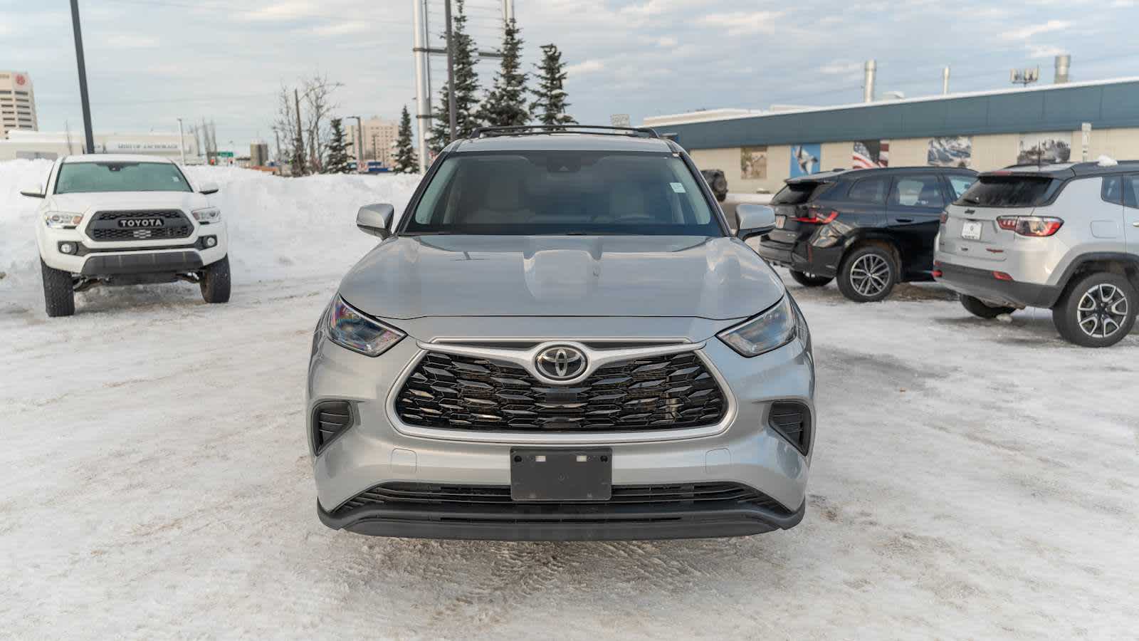 Thumbnail: 2022 Toyota Highlander - 14