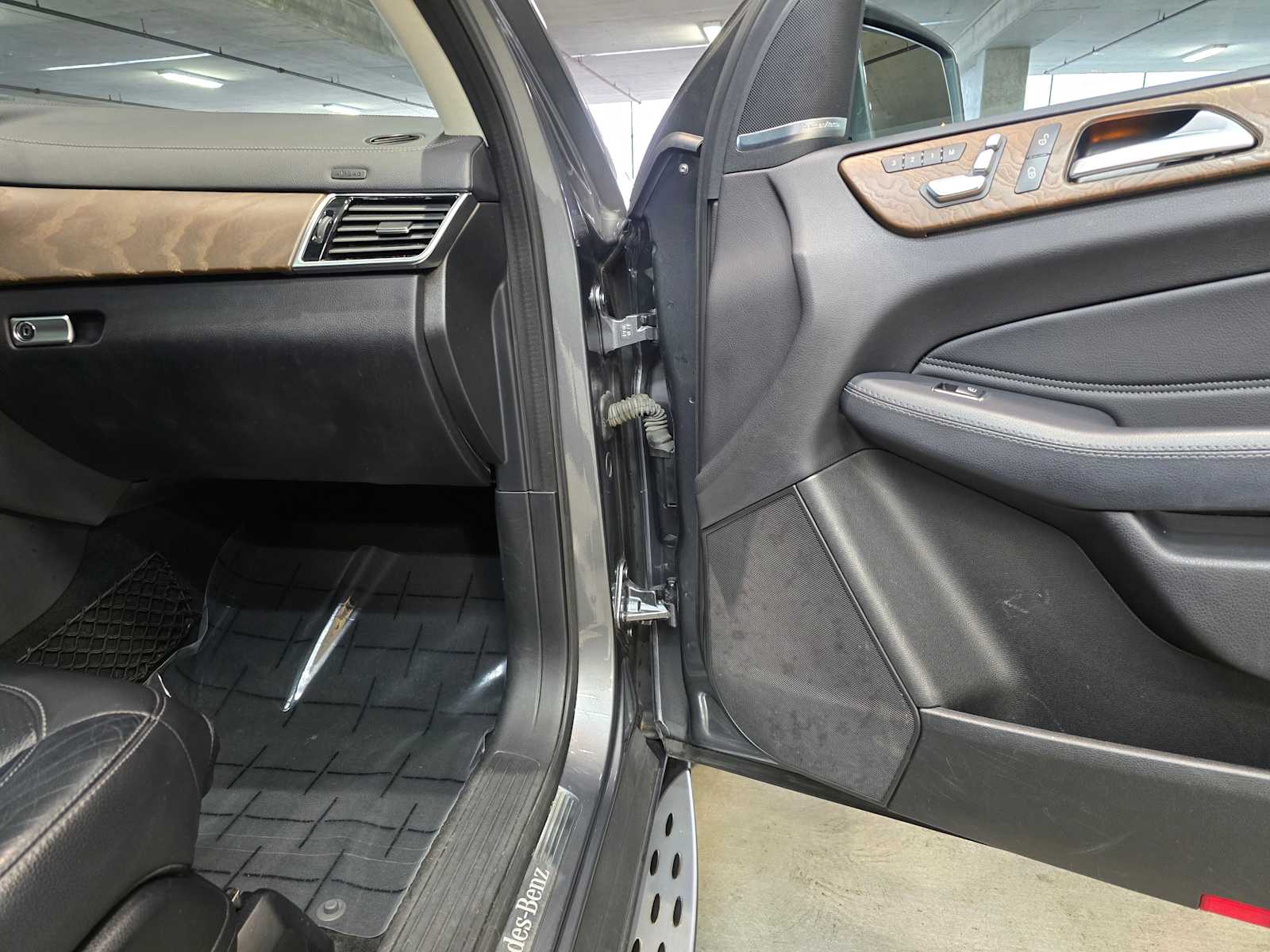 Thumbnail: 2017 Mercedes-Benz GLS - 32