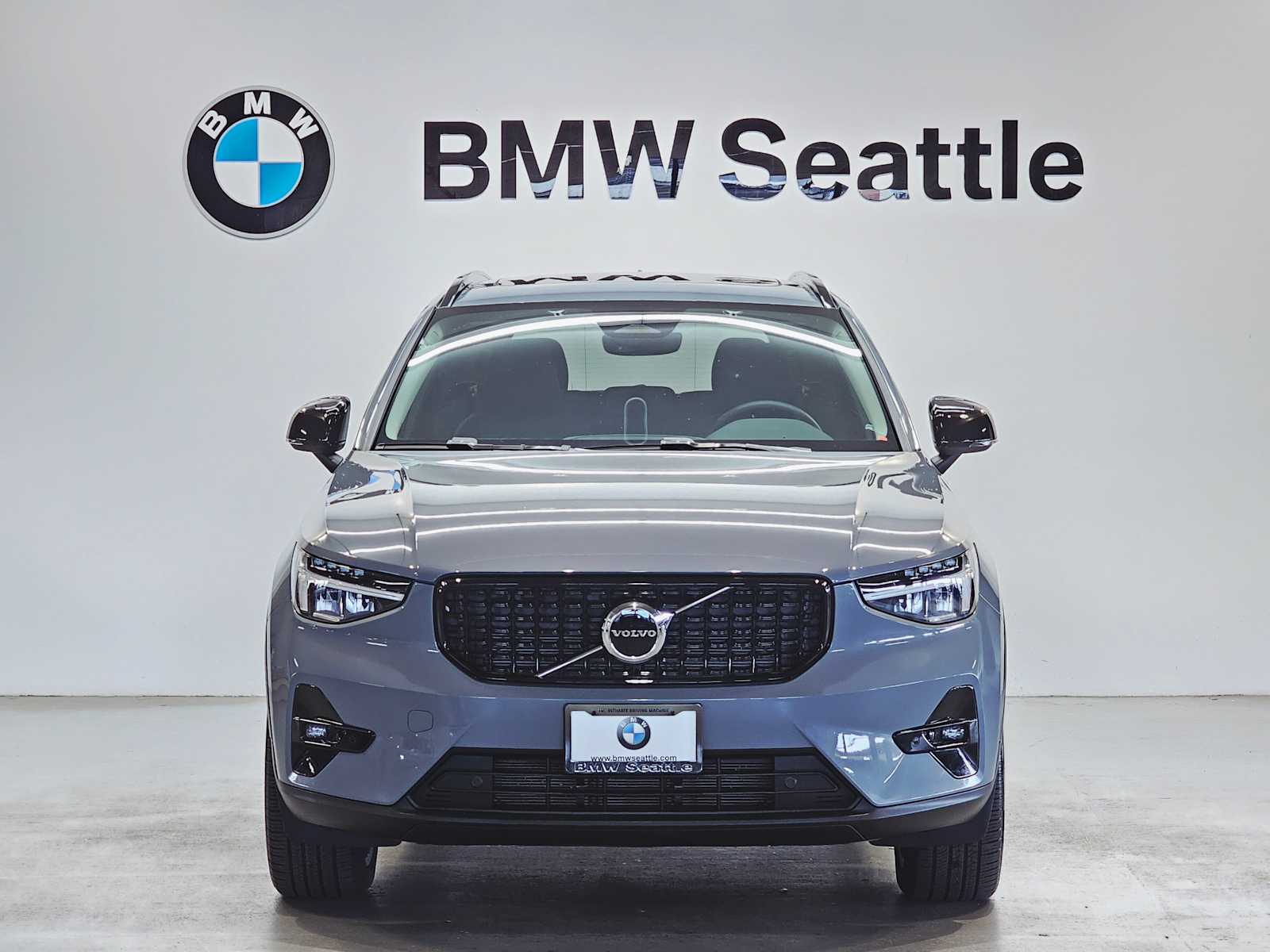 Thumbnail: 2023 Volvo XC40 - 6