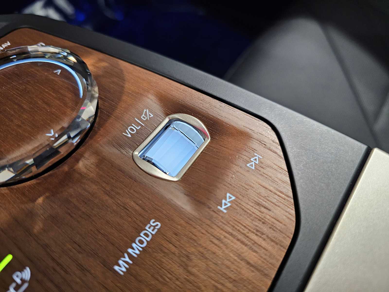 Thumbnail: 2023 BMW iX - 24