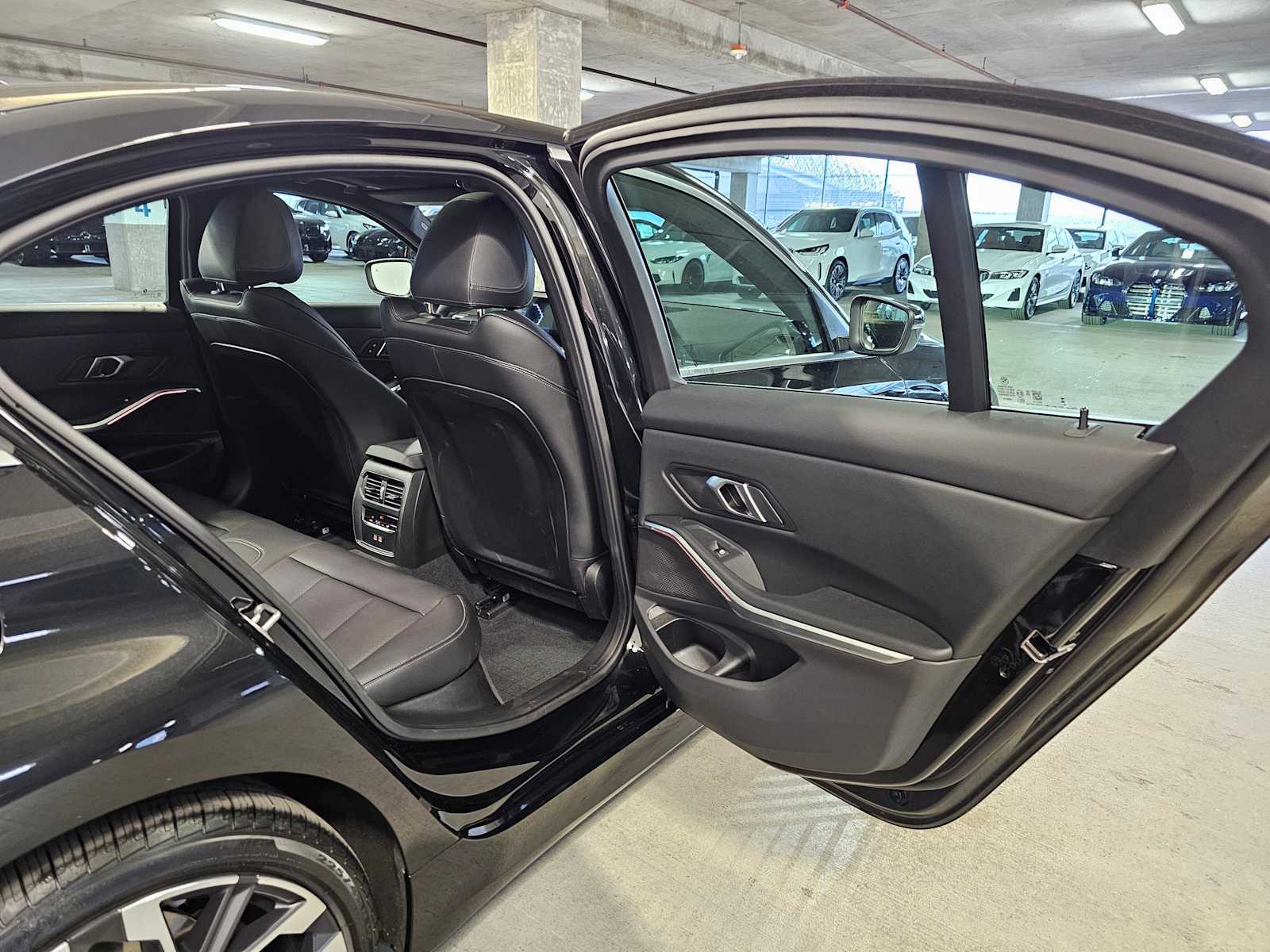 Thumbnail: 2025 BMW 3 Series - 38