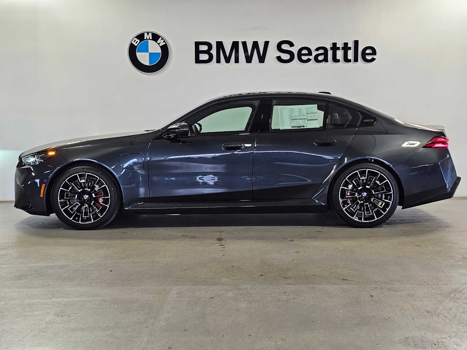 Thumbnail: 2026 BMW M5 - 3